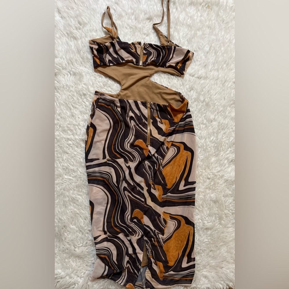 Lilyau Tan Dress with Gold Zipper - Picture 2 of 3
